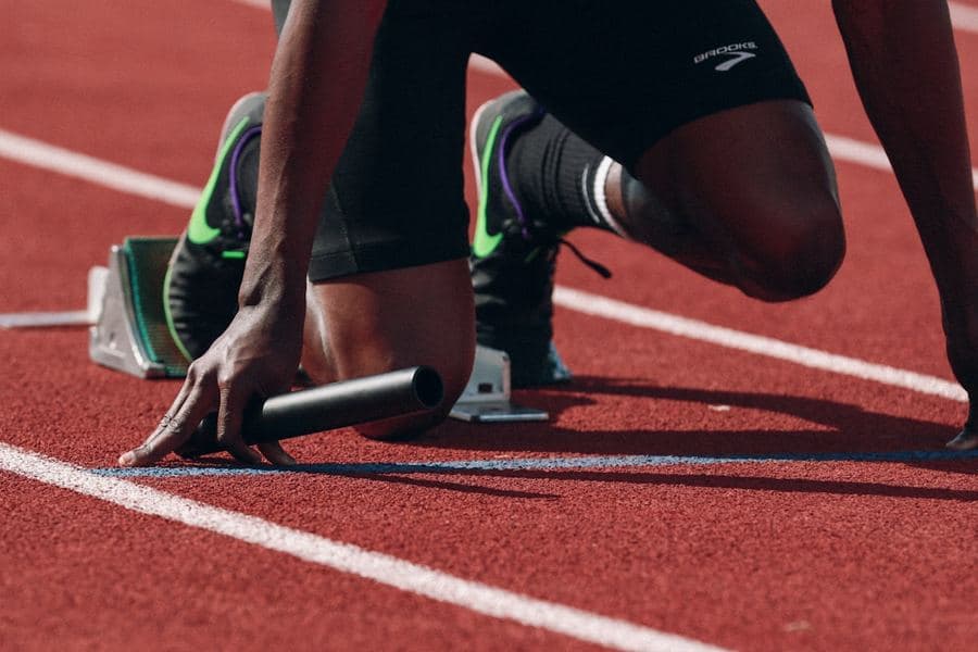 Sprinter dans les starting-blocks